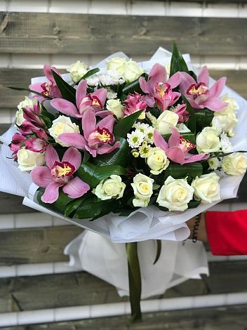 Букет цветов из: Розы и Хризантемы в Туголесский Бор