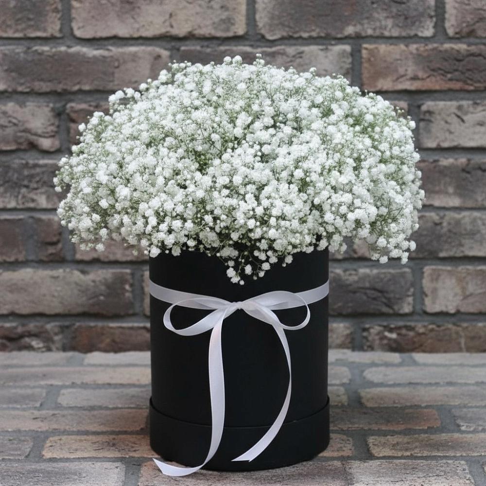 Цветочная композиция из Гипсофила в шляпной коробке в Туголесский Бор