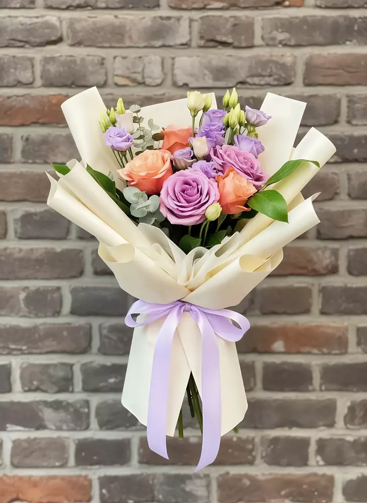 Букет цветов из: Лизиантусы и Розы в Туголесский Бор