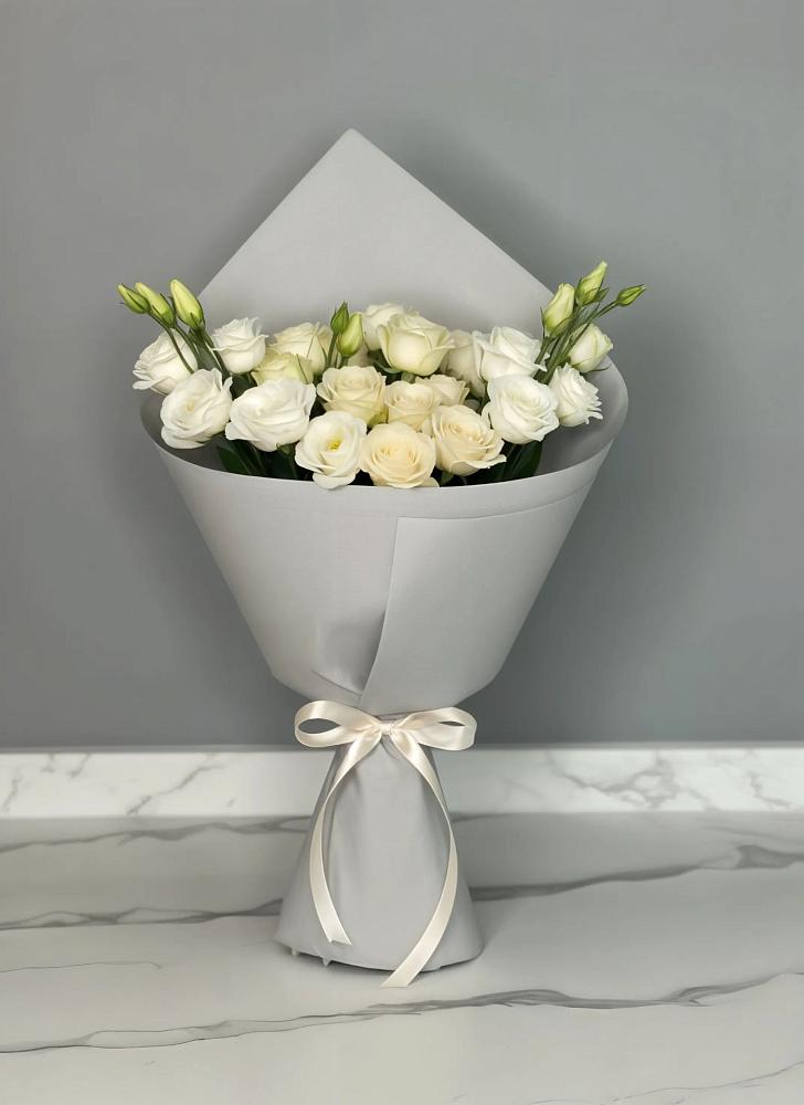 Букет цветов из: Розы и Лизиантусы в Туголесский Бор