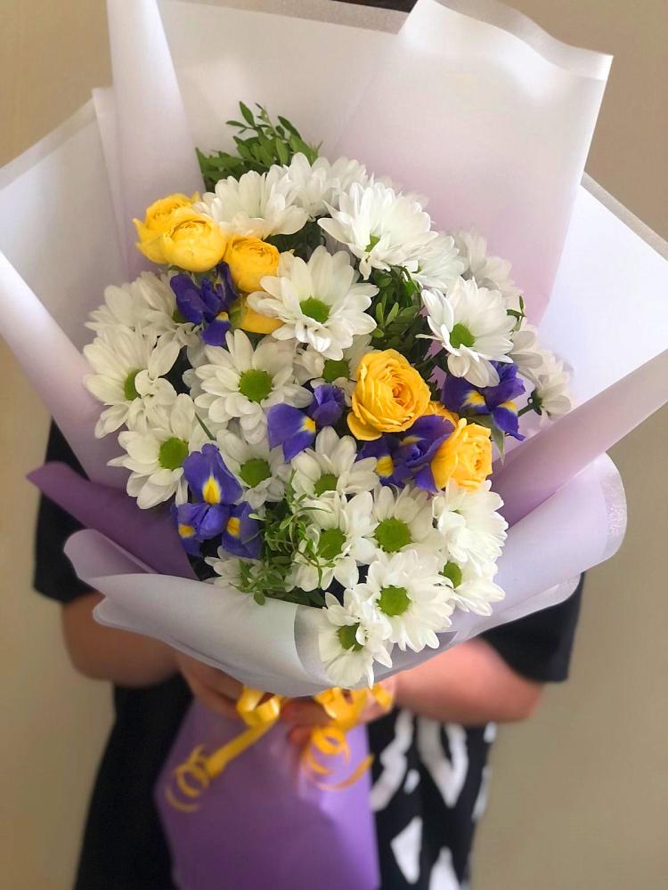 Букет цветов из: Ирисы, Хризантемы и Розы в Туголесский Бор
