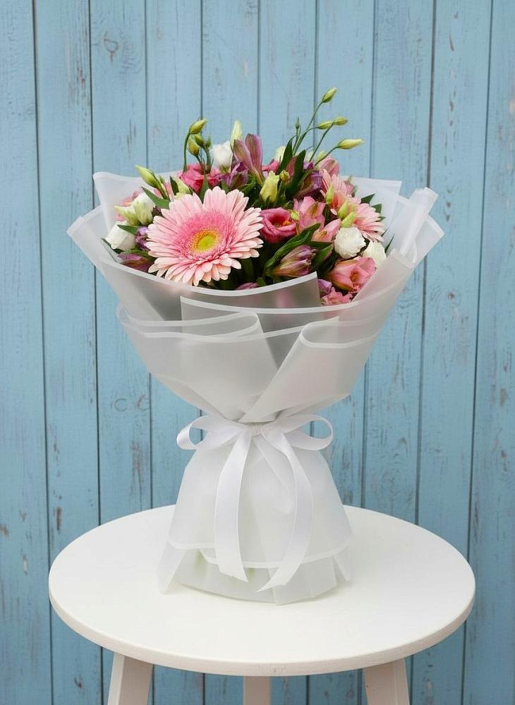 Букет цветов из: Герберы, Альстромерии и Лизиантусы в Туголесский Бор