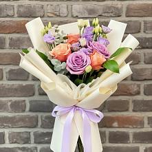 Букет цветов из:  Лизиантусы и Розы в Туголесский Бор