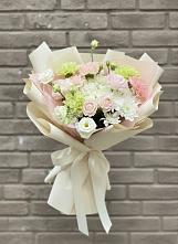 Букет цветов из:  Гвоздики, Розы, Лизиантусы и Хризантемы в Туголесский Бор