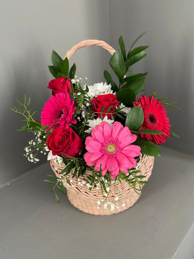 Цветочная композиция из Розы, Хризантемы и Герберы в корзине в Туголесский Бор