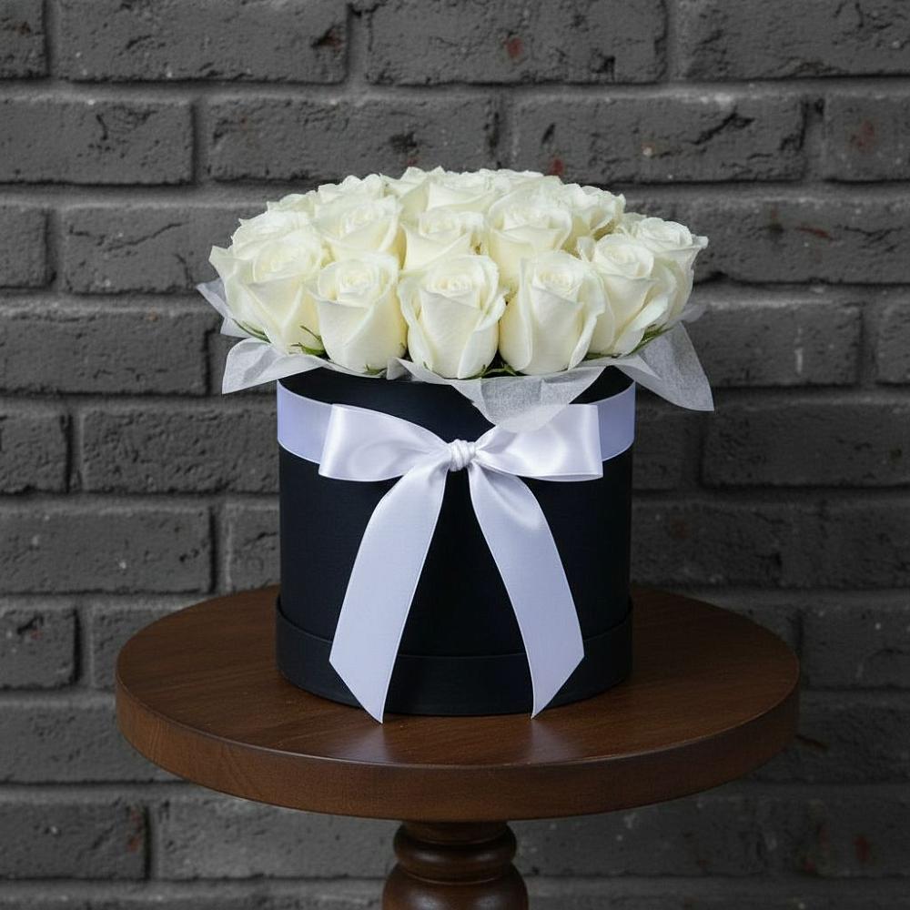 Цветочная композиция из Розы в шляпной коробке в Туголесский Бор