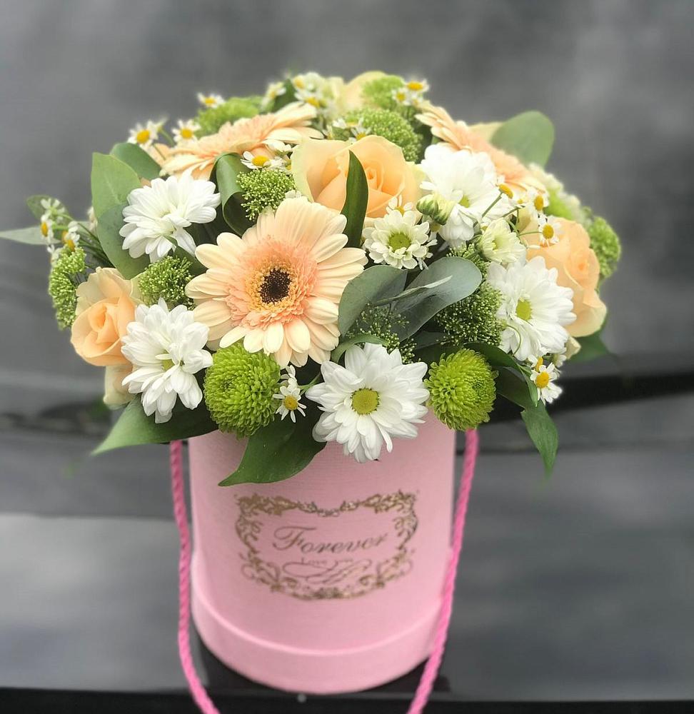 Цветочная композиция из Розы, Герберы и Хризантемы в шляпной коробке в Туголесский Бор