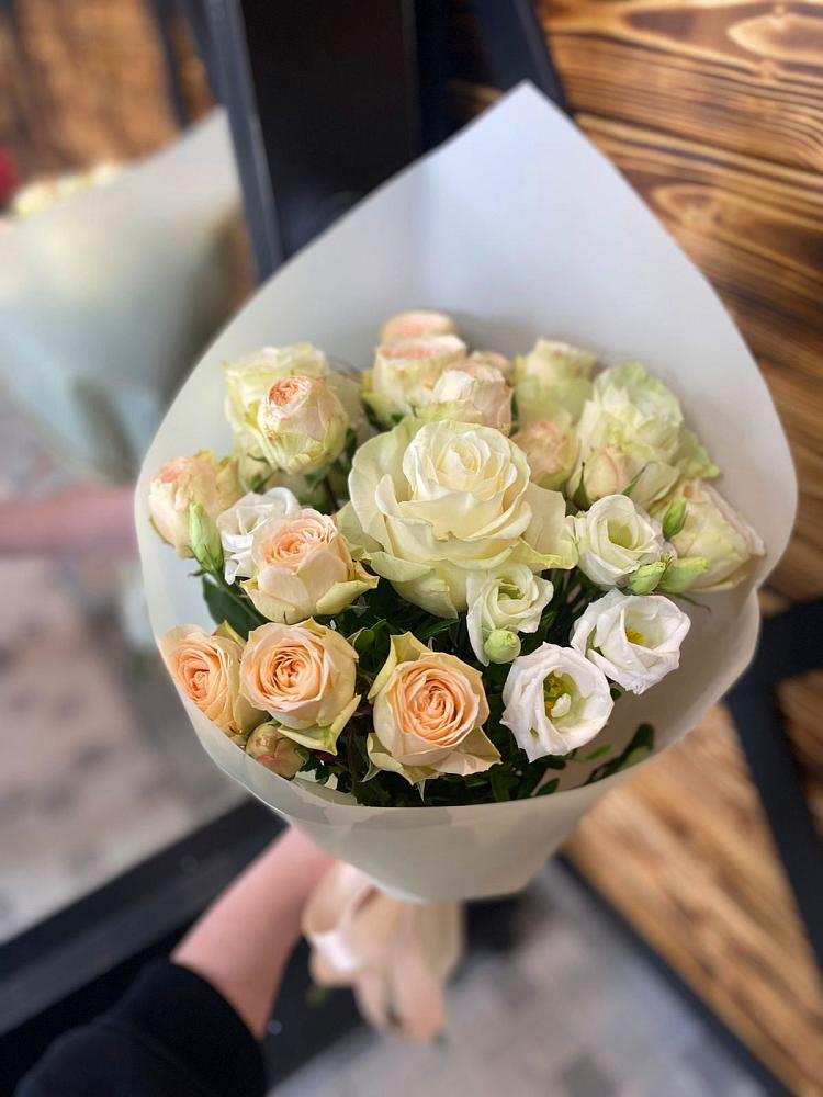 Букет цветов из: Розы и Лизиантусы в Туголесский Бор